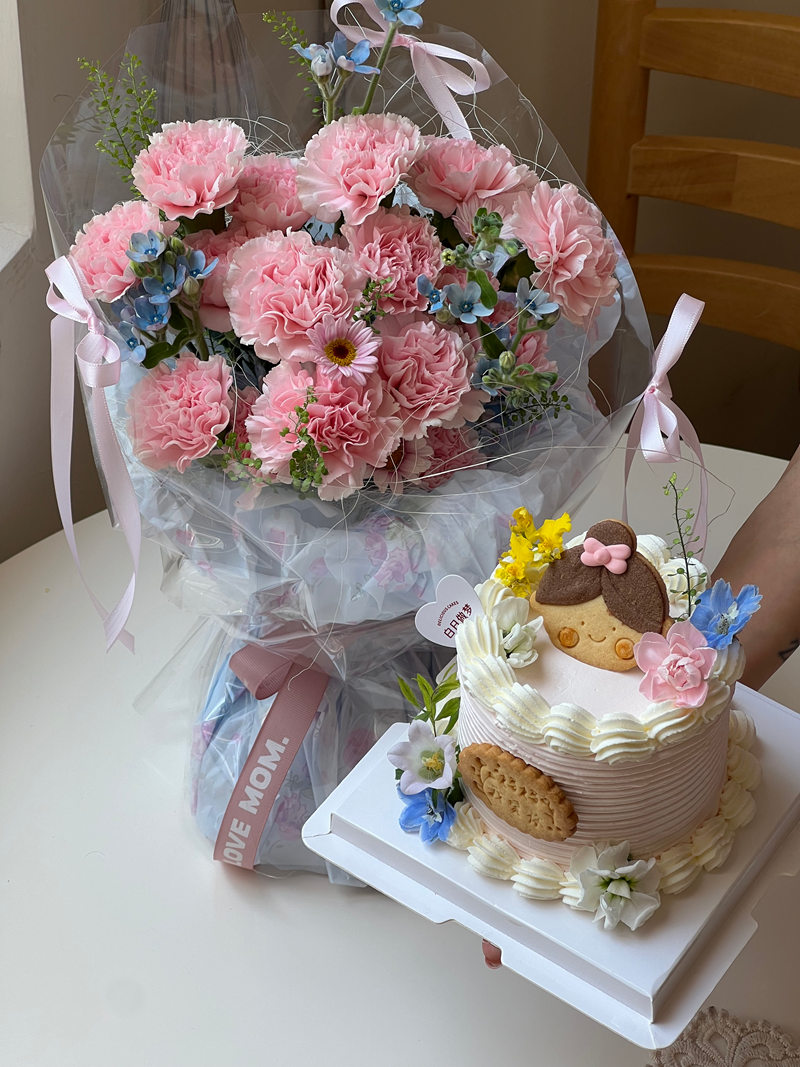 【母亲节预售】康乃馨花束+温柔妈妈蛋糕