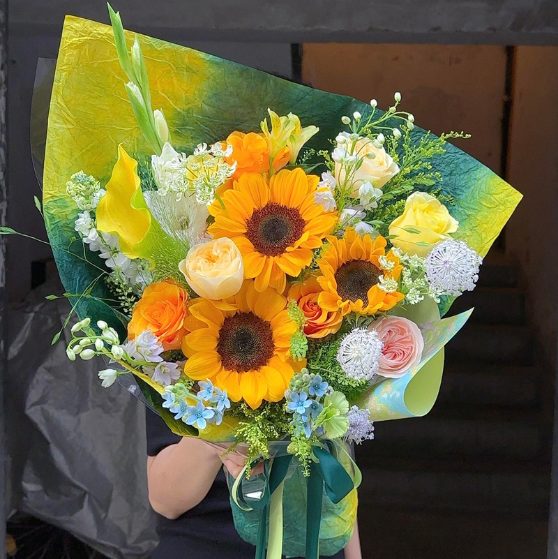 【鹏程万里】4支向日葵混搭香槟玫瑰剑兰鲜花花束送老师学生柳州花店