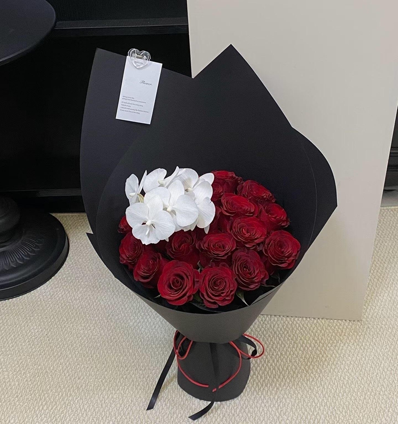 19朵撞色玫瑰花束